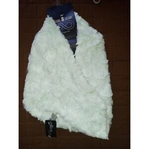 Nwt faux fur infinity scarf mint green